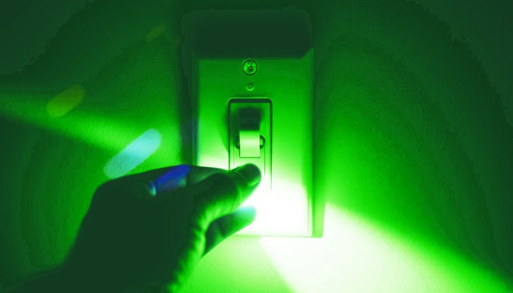 Interruptor de luz sendo desligado, com o quarto ficando escuro, representando a importância de desligar a mente para obter um sono reparador e curativo.